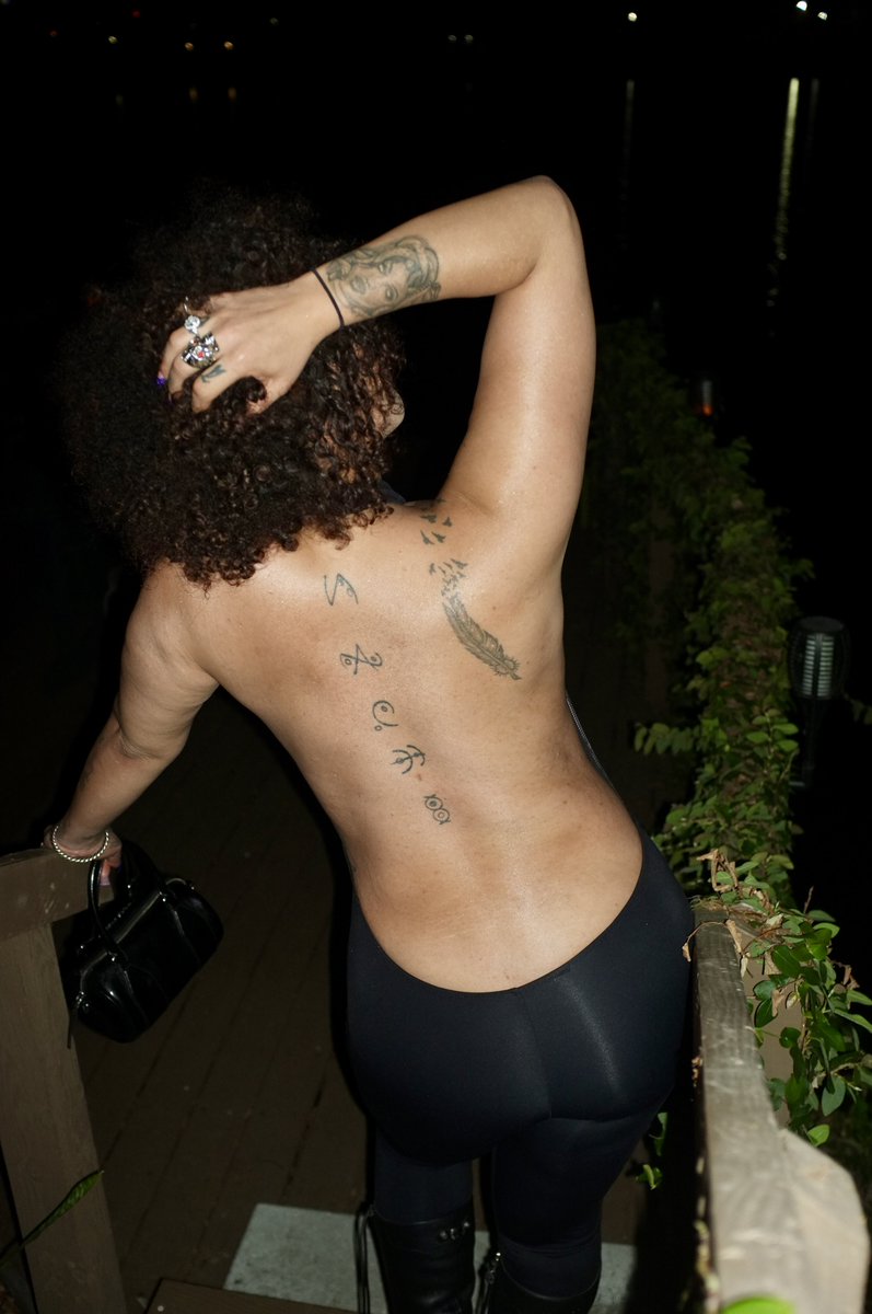 🗡️Bee Uzui the Slut Hashira🗡️ tweet media