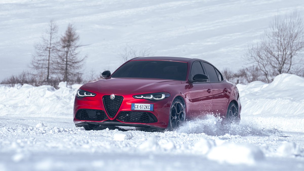 alfa_romeo's tweet image. Like a brush on a blank canvas, Alfa Red sets the coldest landscapes on fire 🔥

#AlfaRomeo #AlfaRomeoGiulia #AlfaRomeoStelvio