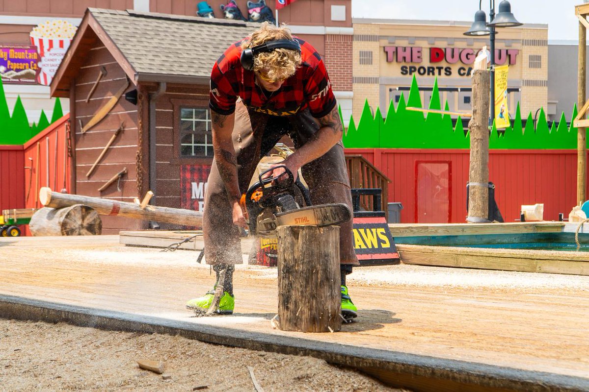 Paula Deen's Lumberjack Feud Supper Show tweet media