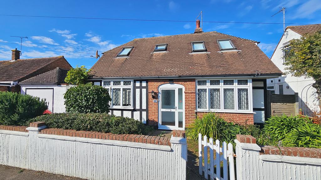 DC_Estates's tweet image. ✨Price Change
Spacious 3-bed detached chalet bungalow near seafront and town centre. Versatile layout, 2 bathrooms, conservatory, garage, driveway, sunny garden. Sought-after Herne Bay location.

Read more: davidclarke.co.uk/?p=225997&amp;amp;depa…

#ForSale #KentHomes