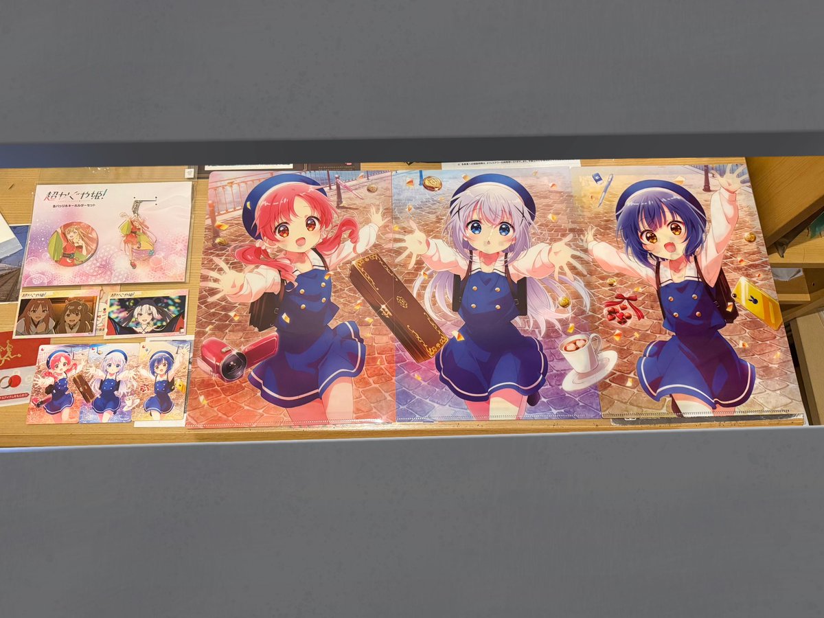 AnimeJapan初日に獲得したものです。ごちうさのクリアファイルは前売り 