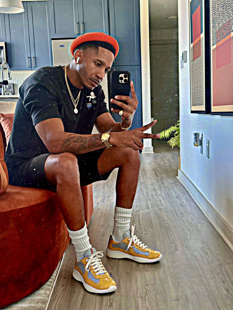 B. DeAndre Miles tweet media