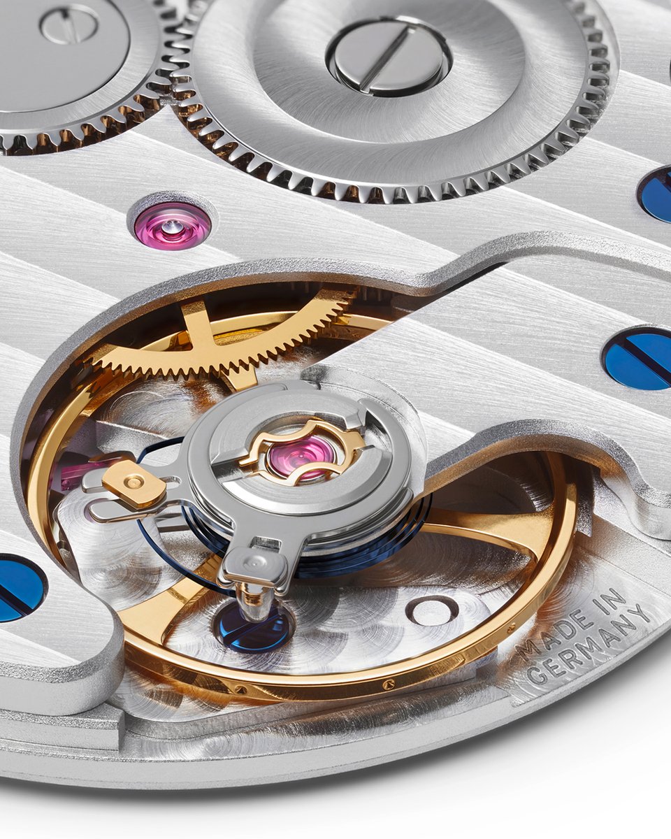 nomosglashuette's tweet image. The latest addition to the successful #ClubCampus series comes in versatile shades of #green and #pink. Durable and water resistant to 10 atm, Club Campus all olive and full rose are designed for everyday life – from workdays to weekends. 

nomos-glashuette.com