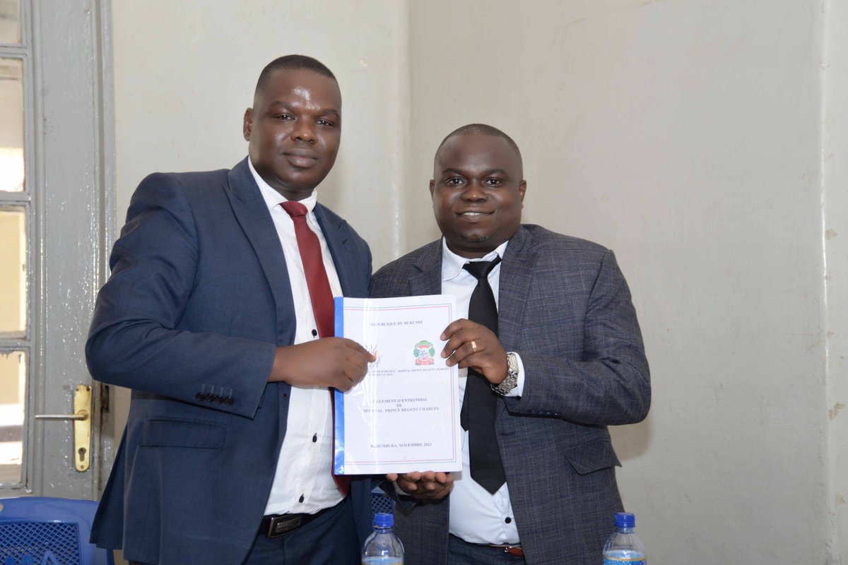 hprcinfo's tweet photo. Ce vendredi le 20 Mars 2026 s'est tenue à l'HPRC une activité de remise et reprise entre le Médecin Directeur sortant Dr Oscar NIMPAYE et le Médecin Directeur entrant Dr Vianney NDAYISHIMIYE. https://t.co/pUJvEwGfHu