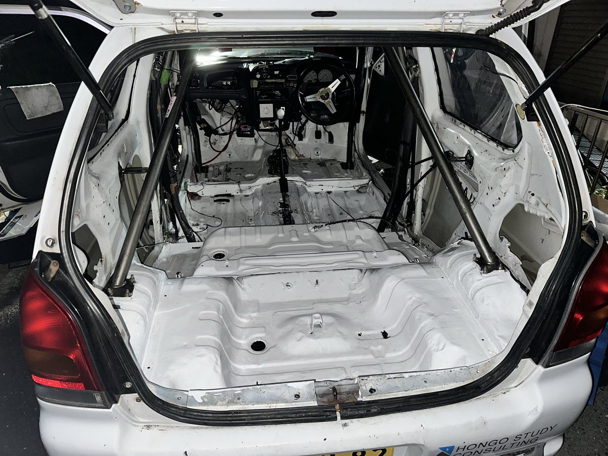 Mikchey7's tweet image. エンジン搭載とエンジンオイルミッションオイル交換完了！
車内も塗ってくれた😄
やる気出るね
#alto #suzuki #ha23v #mostersport #k6a