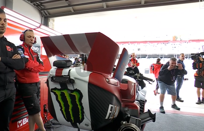 Fran Santaclara tweet media