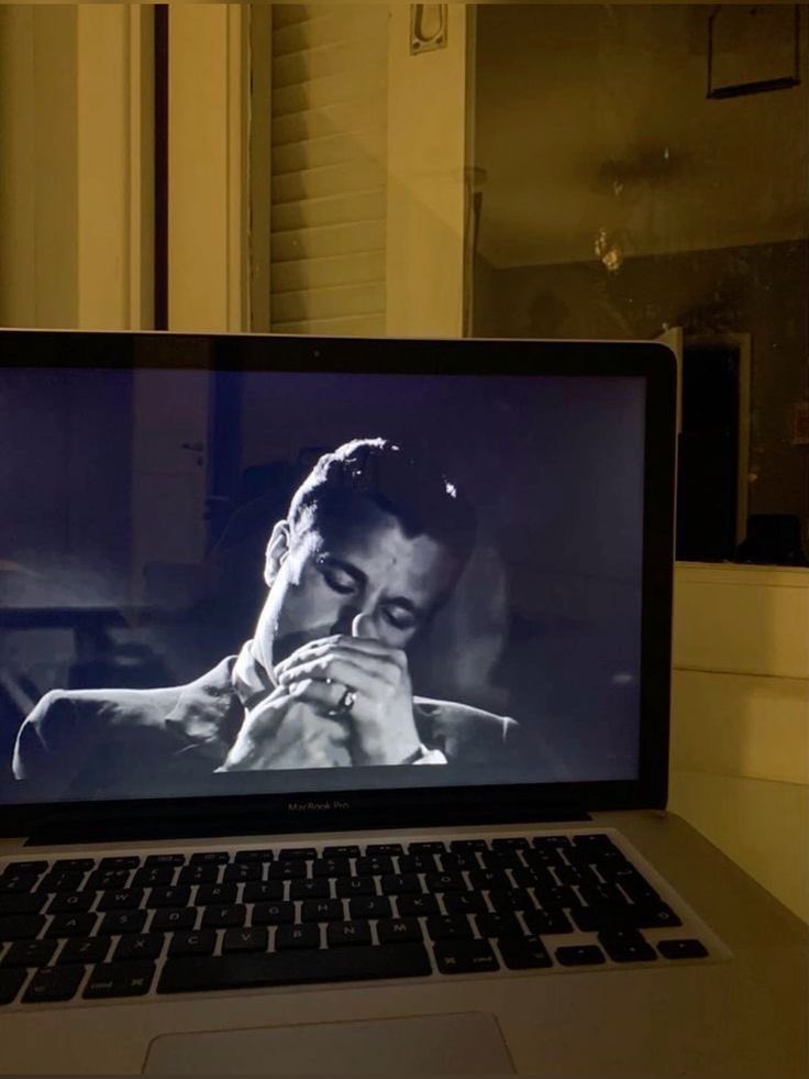 نــوادر tweet media