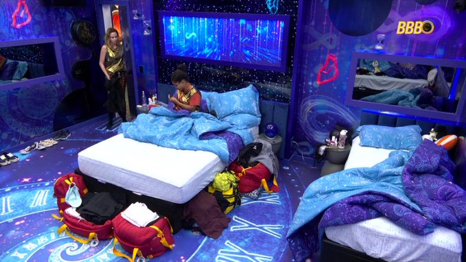 ✠ Karen 🗣️ tweet media