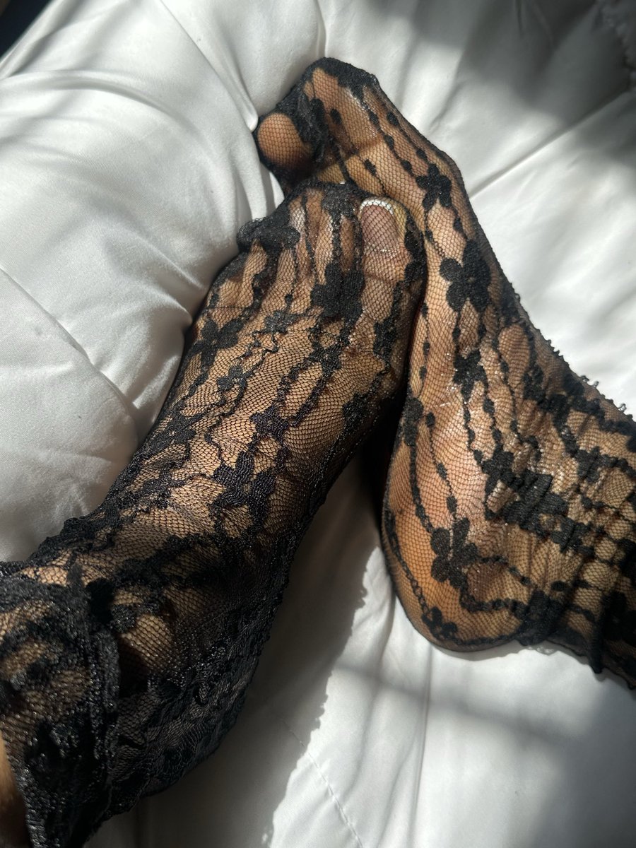 FootGoddessATL's tweet photo. Lace socks will always have my heart #footmodel #lacesocks #atlanta #chicago #newyork #slimtoes #longtoes #frenchtippedi #frenchtip #EleccionesPerú2026 https://t.co/kKys0G2Mwm