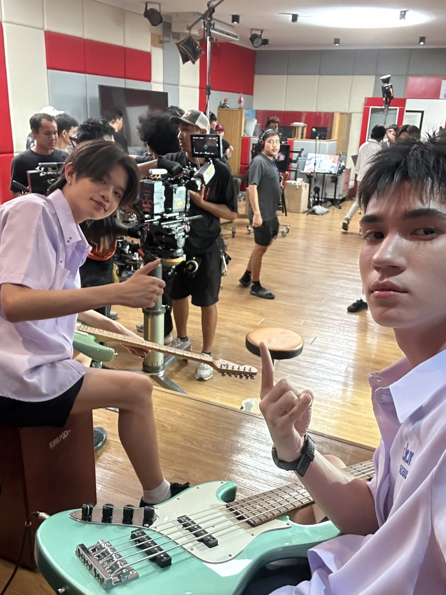 SunTiamusic's tweet photo. ออกกองวันแรกสนุกมากครับแต่ยังมีพรุ่งนี้อีก
นะคร้าบบ
#LOVEx3_Q1 https://t.co/G373AEWogX