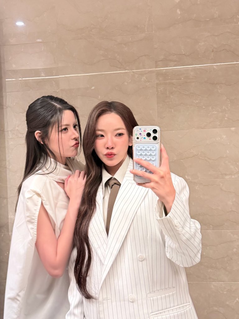 ญดา tweet media