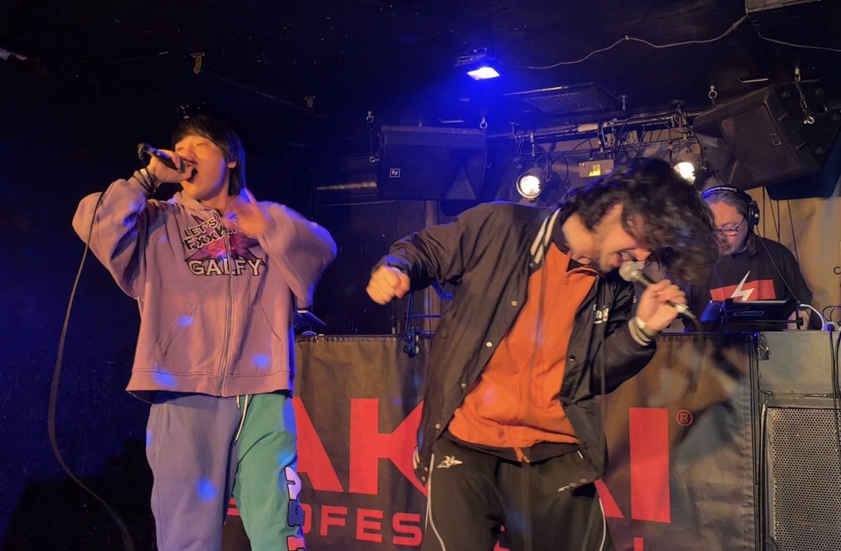 るーざー tweet media