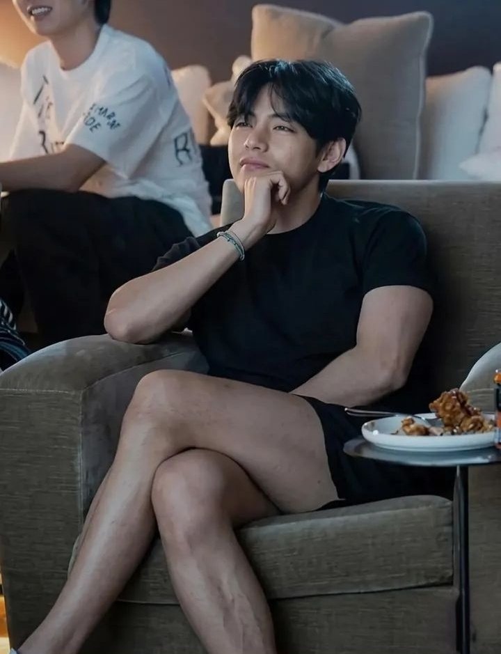 Kim Taehyung (BTS) tweet media