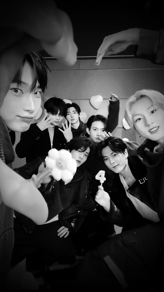 Enhypen is 7 /old account @Ninateez - tweet media