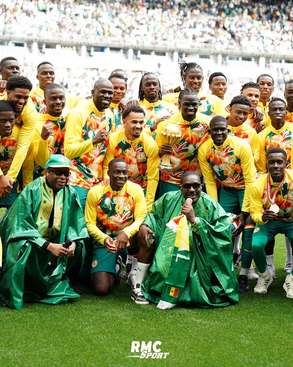 Vibes Foot tweet media