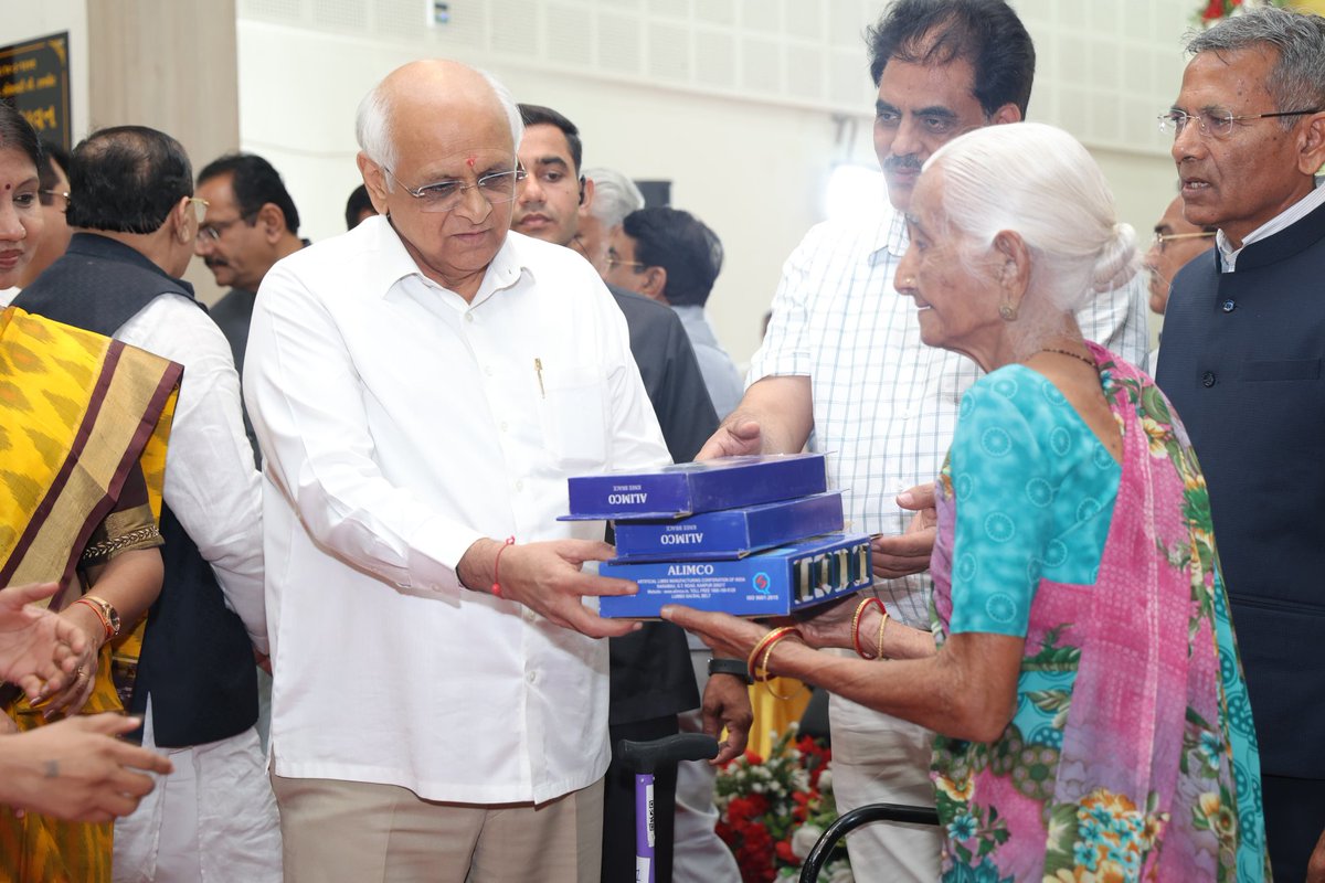 CMO Gujarat tweet media