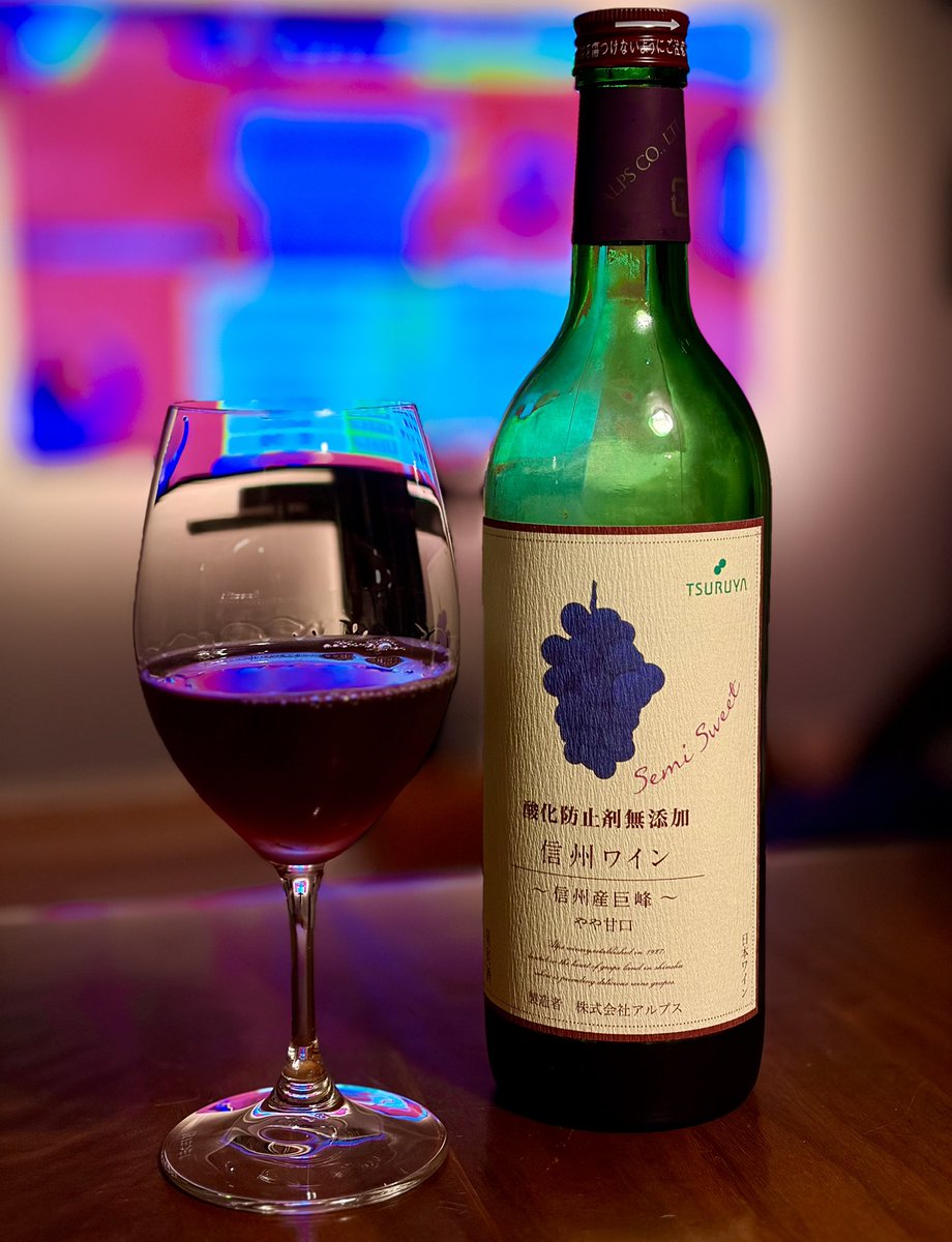 d13_ng's tweet photo. キャリーケースに詰め込んできた　なんとまぁフレッシュ🍇 https://t.co/WdOKnme86O