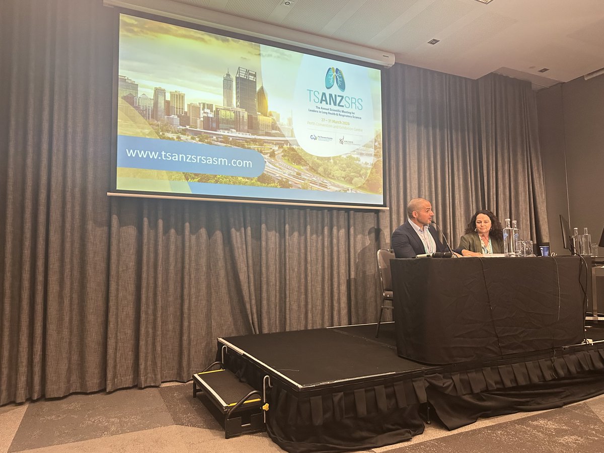 YCGaryLee's tweet photo. @db_fitzgerald @arash_badiei chairing Pleural Abstract session @tsanz_thoracic mtg: Standing room only! 
@DrMatting provided update on #AMPLE-4 RCT (352 recruited!)
@estee_lau work on ADAPT-3 (reduced dose tPA); n=100 showing good efficacy/safety in #pleural infection 

@UWAresearch @EdithCowan @ARNS_UK @OxfordRespTrial