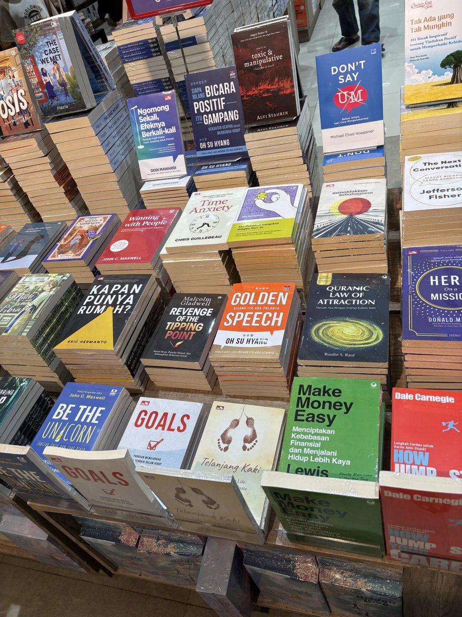 errrorss's tweet photo. gramedia tuday https://t.co/wksXKTVGzW