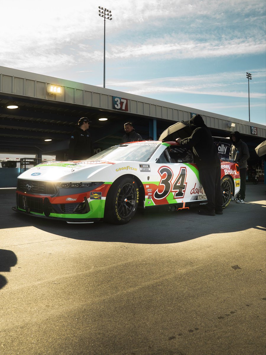 Front Row Motorsports tweet media