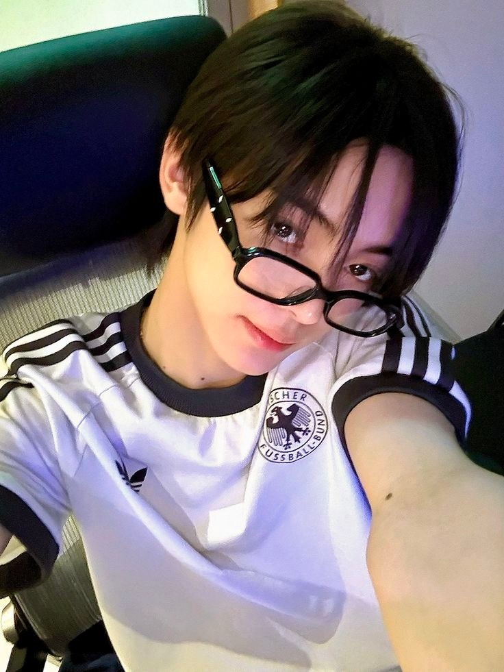 Base umum bisa follow @cornerfess tweet media