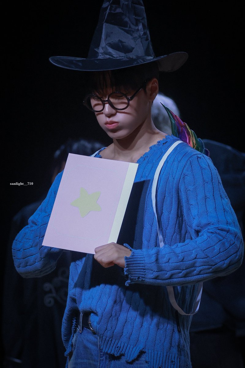 sanlight__710 tweet media