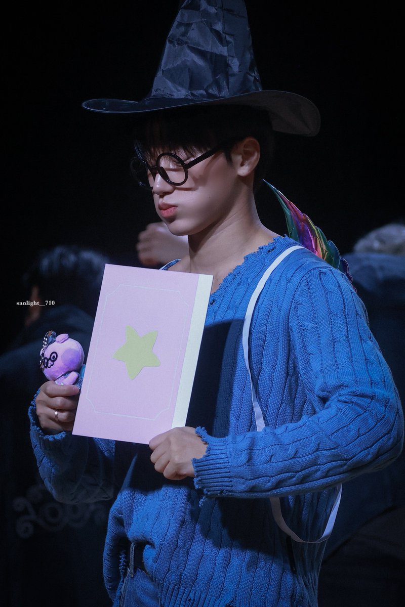 sanlight__710 tweet media