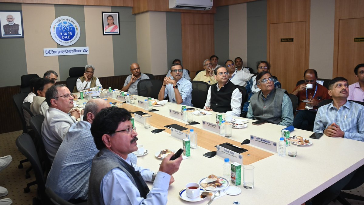 DAEIndia's tweet image. The inauguration took place in the august presence of Shri Bhuwan Chandra Pathak, CMD, #NPCIL; Shri Kamalendu Mahapatra, Director, #DCSEM; Shri Rajiv Keswani, Chairman, CMG &amp;amp; Head, NCPW, DAE; Shri Sarah Seth, Member Secretary, CMG-DAE; and senior officials of the Department. 2/3