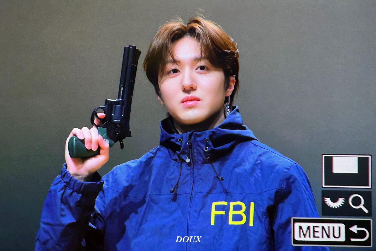 𝑫𝑶𝑼𝑿 tweet media