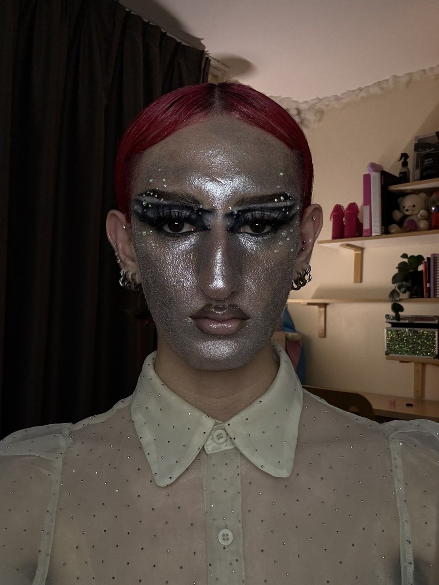 bamboo_camelleo's tweet image. Robotique et artistique et un peu fantastique… #artglam #makeuptransformation #makeupart #futuristicbeauty #glowuprobot
