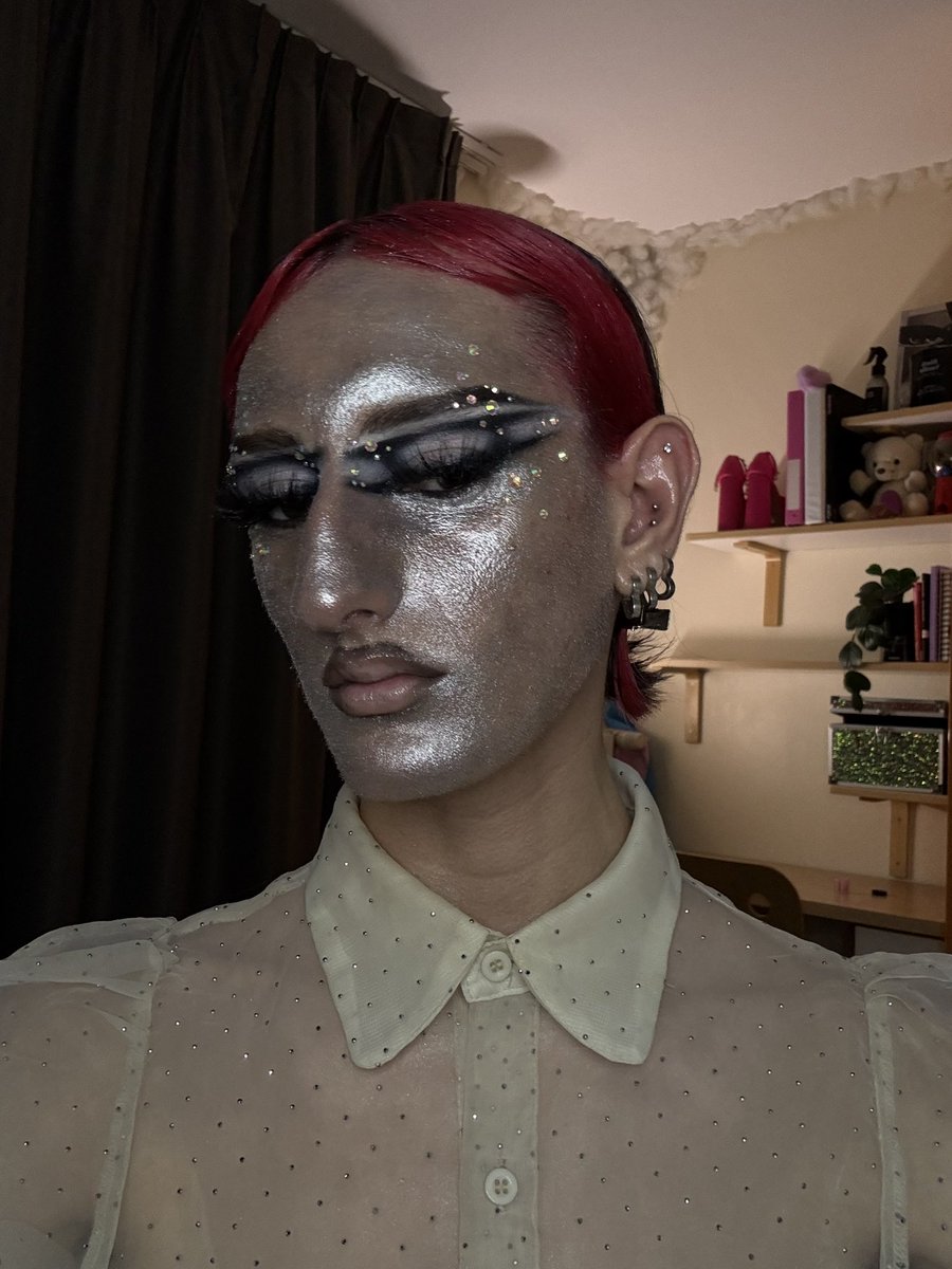 bamboo_camelleo's tweet image. Robotique et artistique et un peu fantastique… #artglam #makeuptransformation #makeupart #futuristicbeauty #glowuprobot
