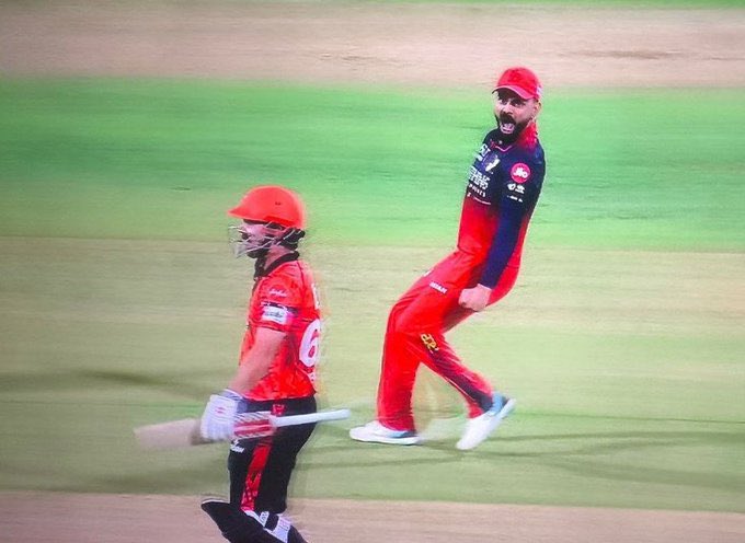 cric___guy's tweet photo. "It's just the first game of the season, no need to be too aggressive."

Meanwhile Virat Kohli to Travis Head ⤵️ 👀

#RCBvSRH #RCBvsSRH https://t.co/vwabAULqGG