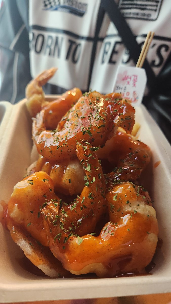 HHome🕯 tweet media