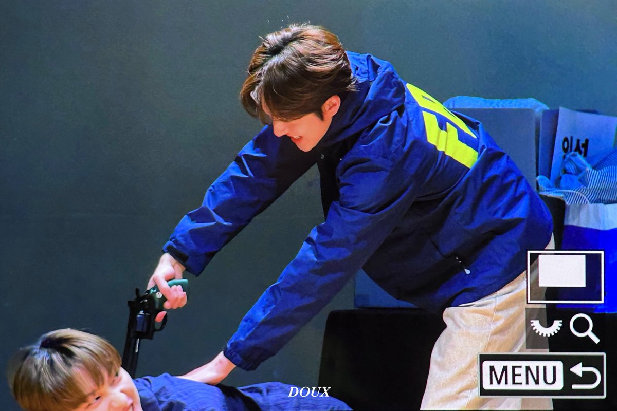 𝑫𝑶𝑼𝑿 tweet media