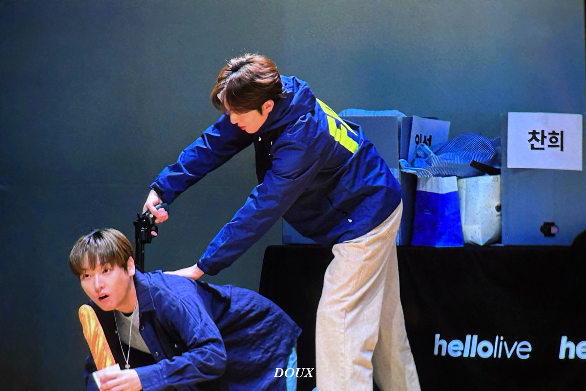 𝑫𝑶𝑼𝑿 tweet media