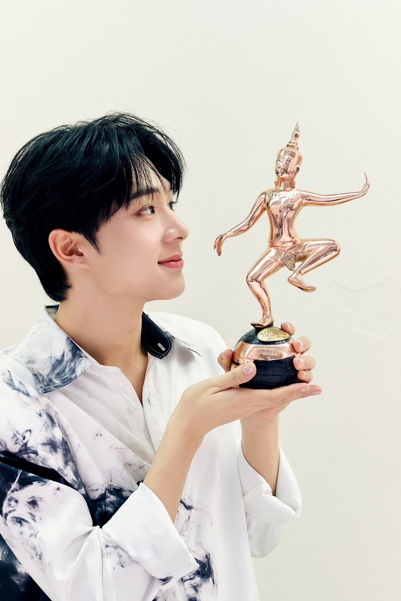 pranck_09's tweet photo. ขอประดับไว้หน้าไทม์ไลน์นะคะ 🏆🥇
- รางวัลขวัญใจมหาชน 3 ปี ซ้อน
- รางวัลนาฏราช
- รางวัลรุกกี้ด้านการแสดง
- รางวัลรุกกี้ด้านผลงานเพลง

น้องนิวไม่เก่งแล้วใครจะเก่งล่ะ ภูมิใจสุด ๆ เลยค้าบ รักที่สุด 🤏🏻❤️

#NuNew @CwrNew https://t.co/NNfO6iA0L0