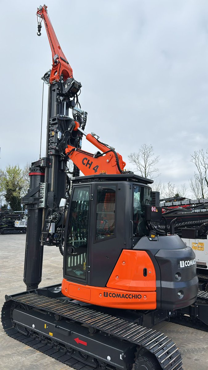 AGDEquipment's tweet image. Another new Comacchio CH4 multi purpose #PilingRig ready to leave the factory.

This compact little rig features:

Zero swing radius
CFA up to 750 mm diameter and 12 m depth
Rotary up to 900 mm diameter and 27 m depth
Low headroom options
Restricted access
Weighs just 14 tons