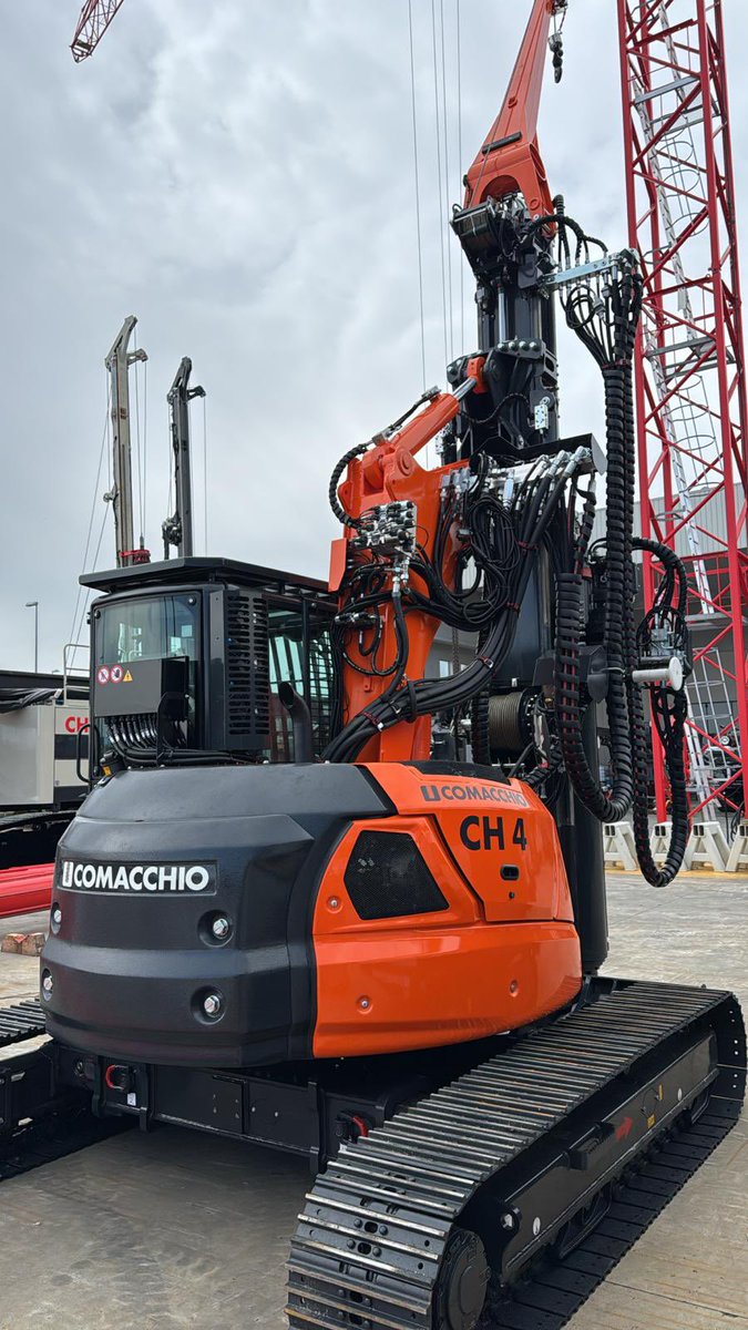 AGDEquipment's tweet image. Another new Comacchio CH4 multi purpose #PilingRig ready to leave the factory.

This compact little rig features:

Zero swing radius
CFA up to 750 mm diameter and 12 m depth
Rotary up to 900 mm diameter and 27 m depth
Low headroom options
Restricted access
Weighs just 14 tons