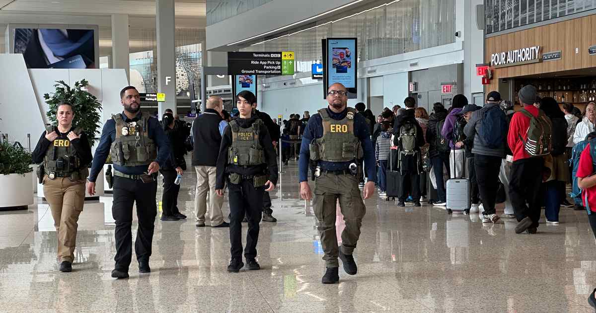 jimbotrump's tweet image. Tom Homan Just Destroyed the Senate for Leaving These ICE Heroes Out to Dry dlvr.it/TRlW1Z I APPRECIATE FOLLOWS #TomHoman #ICESupport #DHSFunding #Senate #HeroesOutToDry