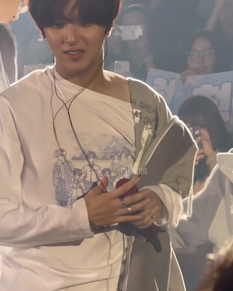 ѕιиεfℓσωεя ϟ нοℓο²'²⁷ tweet media