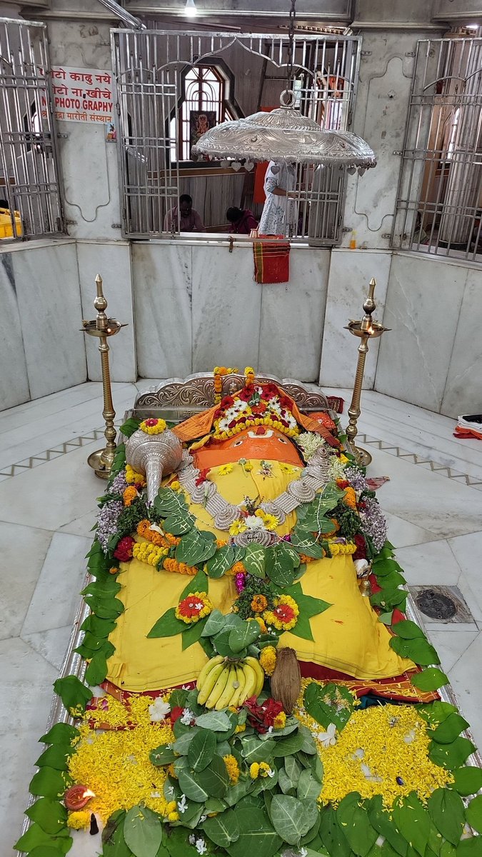 हनुमान जयंतीनिमित्त किंवा दर्शनासाठी खुलताबादला जाताय? मग 'भद्रा मारुती' मंदिराचा हा इतिहास नक्की जाणून घ्या! 🚩
​भारतातील अशा मोजक्या ठिकाणांपैकी एक, जिथे हनुमंत 'शयन' (झोपलेल्या) मुद्रेत विराजमान आहेत.
