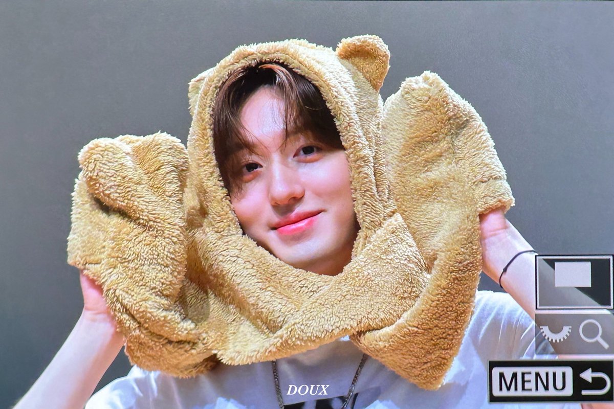 𝑫𝑶𝑼𝑿 tweet media