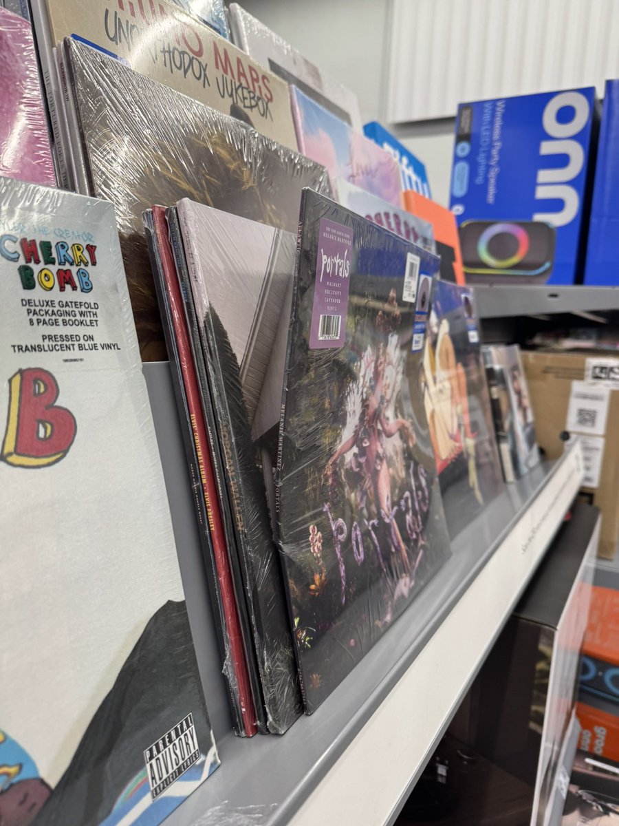 aaron ★ tweet media