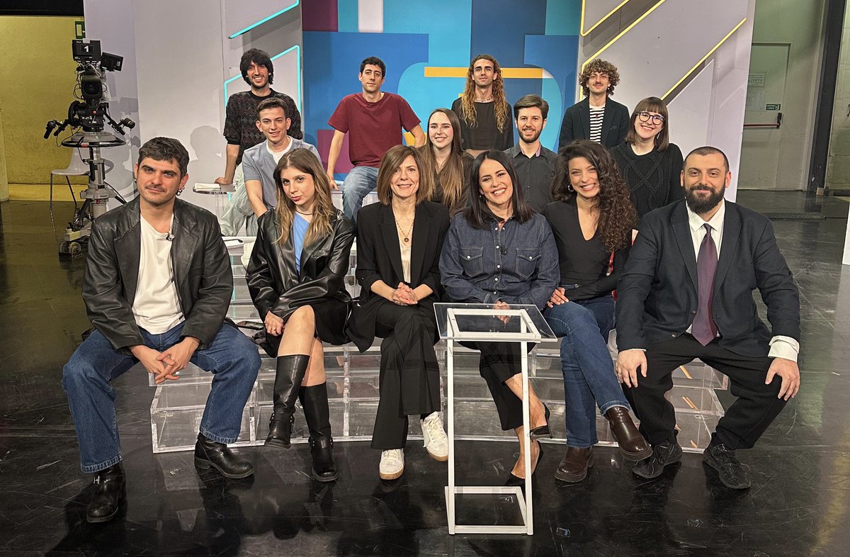 NicholasVita990's tweet image. 28/3, 24^ puntata di @TvTalk_Rai!

In studio con me @kindermaxxi @iotommy @algertmyrtja @MartaMastrovito @SofiaPatrini @CivitaDamiana @SalvoIacopetta @teobonf__ @ROSS1FUMI @scornerhenry #SandroOstuni, la #target Paola… e @CinziaBancone! 😍

#TvTalk torna l’11/4! Buona Pasqua! 💙