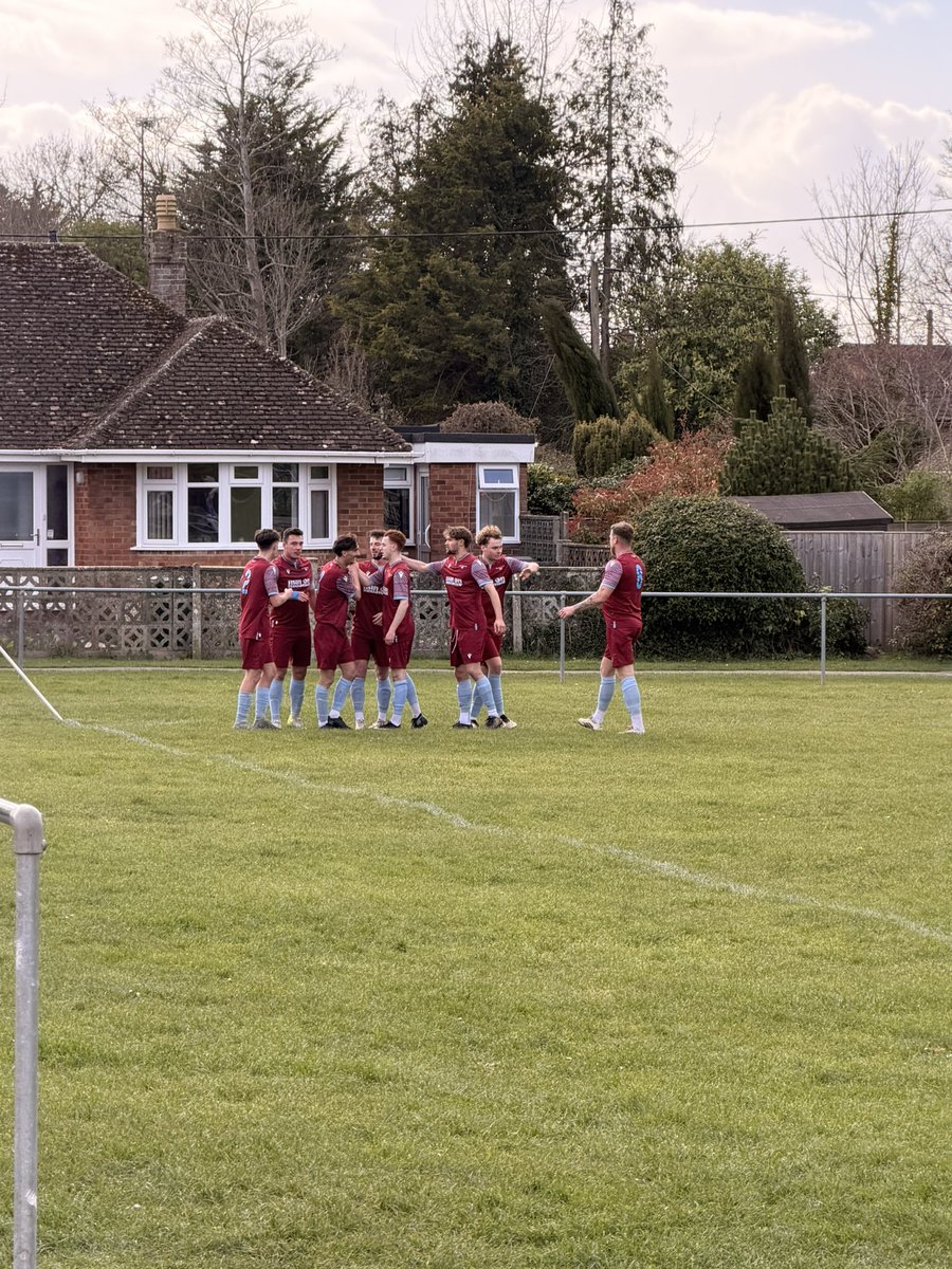 ShrivenhamFC's tweet photo. G o a l 🔵

@Wroughton_FC 0 - 1 shrivvy 

Alfie Barker is back 🔥 https://t.co/WFUmgNrpro