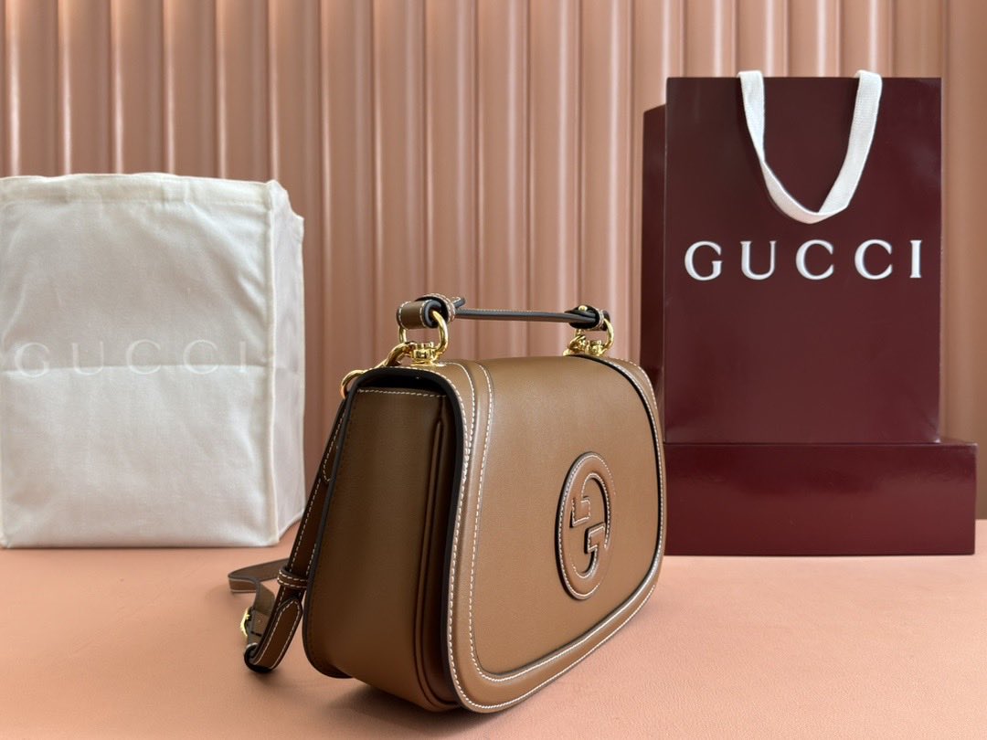 出售包包莆田鞋古驰香奈儿迪奥爱马仕LV路易威登芬迪博柏利巴宝莉香水鞋子眼镜皮带外套衣服项链皮带奢侈品 tweet media