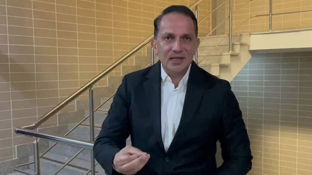 AKP'li Mücahit Birinci:

"Özgür Özel'in Uşak meselesini ele alışı, ifade edişi, sunuşu son derece doğru.

Bu servisler servisi edene hep eksi yazar bak. Adama gollük pas oldu."