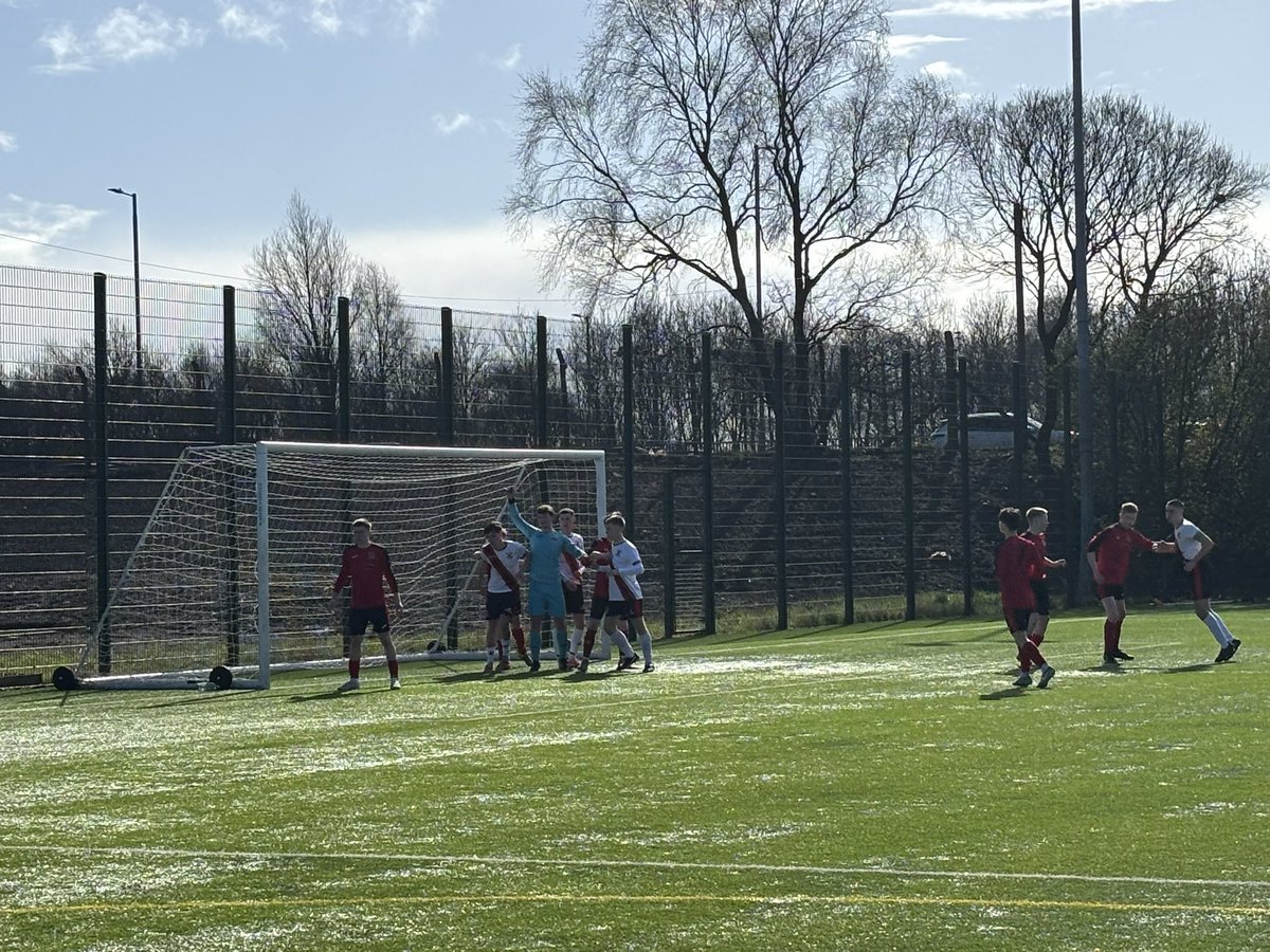 laura pluck tweet media