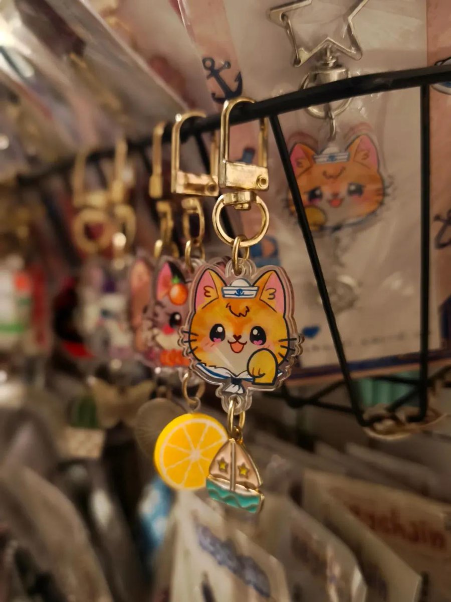 Pistachiojingga's tweet photo. HIDDEN GEM alert ‼️
Nemu toko yang gemes, isinya lengkap mulai dari sticker, gantungan kunci, nemupin, postcard sampai stationery. 

Yakin deh bakalan kalap karena semuanya cute, cakep, aesthetic, dan harganya murcee https://t.co/iZTL7uIV9g