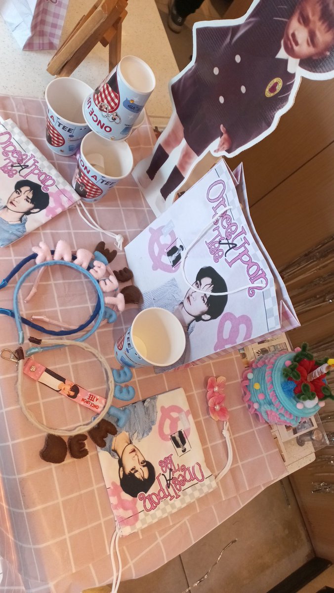 prtraya's tweet photo. Thank you udah adain event ini 🤍🤍🥰🥰✨️✨️
#OnceUponATee #tee_vtp #ธีรเดช
@vitheepanich https://t.co/oUsXl1QPCQ